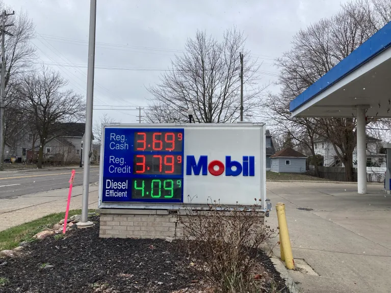 Çmimet e gazit në Michigan arrijnë nivele te reja të vitit 2024 në pompat e benzines