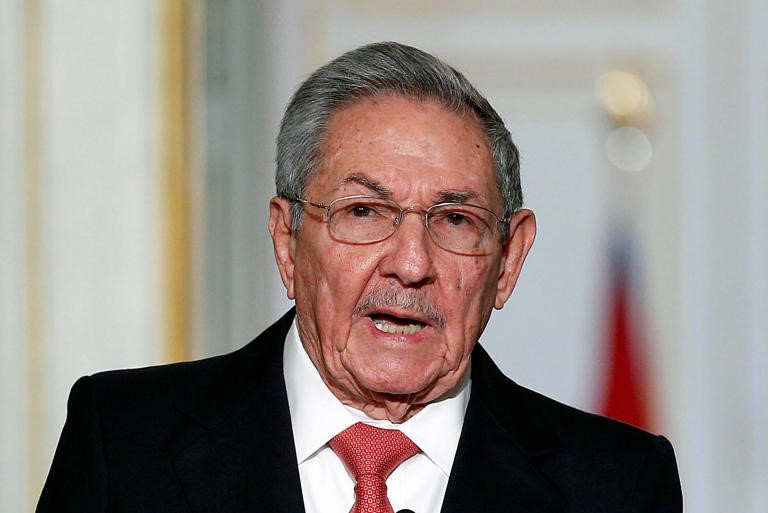 Burime thonë se SHBA-të po ndërmarrin hapa për të paditur Raul Castro-n e Kubës