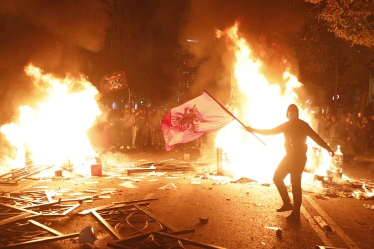 Kur proteston rinia, bie qeveria! Tani e ka fjalën dhe rradhën uragani studentor