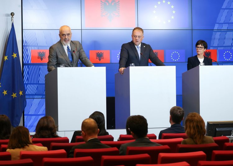 Rama për protestat që kërkojnë largimin e tij: Na ndihmojnë drejt rezultateve!