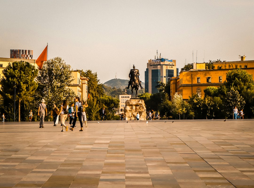 Tirana renditet si qyteti me koston e jetesës më të papërballueshme në Evropë